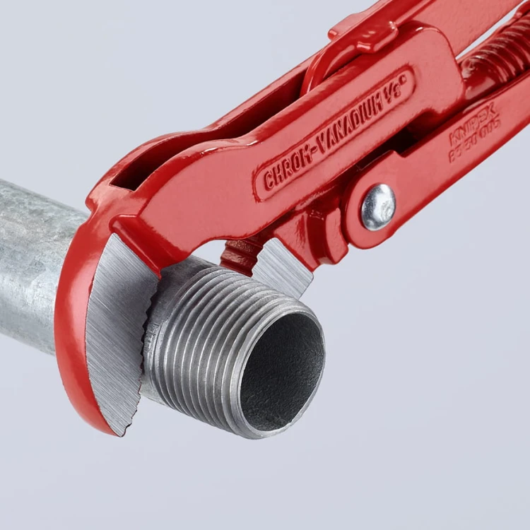 KNIPEX 83 30 005 – klucz typu S podczas chwytania metalowej rury