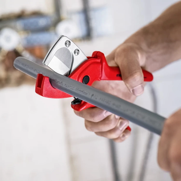 KNIPEX 90 25 185 – precyzyjne cięcie rury PEX-AL-PEX bez zadziorów