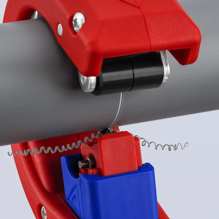 Cięcie rur PP i PVC przy użyciu obcinaka KNIPEX DPT50 90 23 02 BK