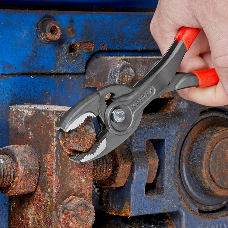 KNIPEX TwinGrip – szczypce do odkręcania zapieczonych i trudno dostępnych śrub