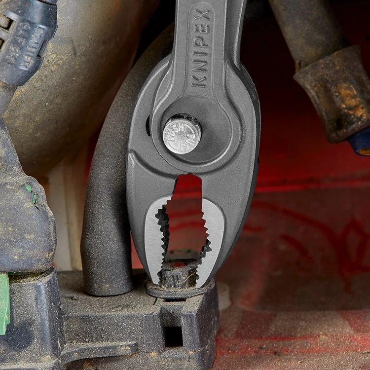 KNIPEX TwinGrip – chwyt śrub w trudno dostępnych miejscach