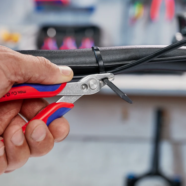 KNIPEX Electronic Super Knips XL – lekkie szczypce do dokładnych prac montażowych