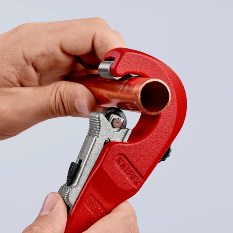 KNIPEX 90 31 02 BK – precyzyjne prowadzenie rury podczas cięcia