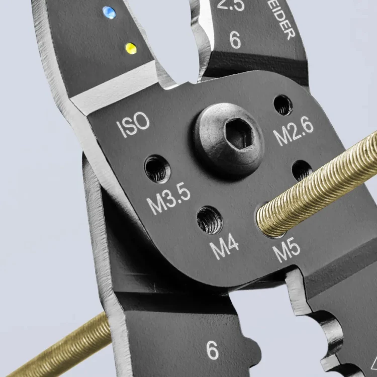 KNIPEX 97 32 240 – zagniatanie końcówki kablowej w profilu zaciskowym