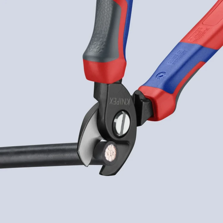 Nożyce kablowe KNIPEX 95 12 165 z profilowanymi ostrzami do czystego przecinania przewodów miedzianych bez nadmiernego zgniatania ich końców.