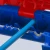 KNIPEX ErgoStrip PV 16 95 03 SB – zbliżenie na metalowe profile do odizolowywania pojedynczych przewodów PVC oraz pozycjonowanie niebieskiej żyły.